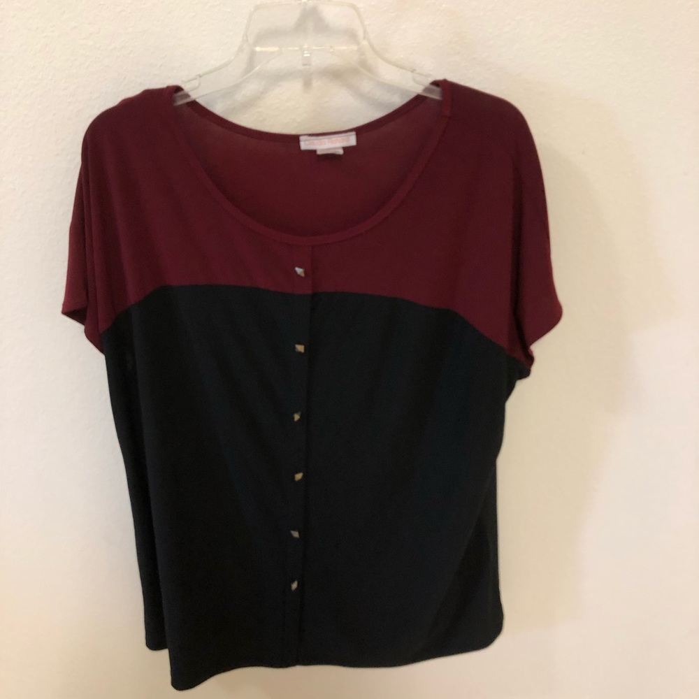 1X maroon and black color blocked top